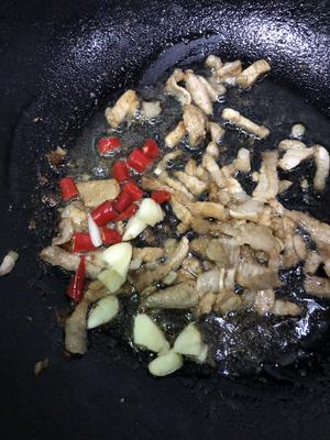 香芹炒肉～香辣版下饭菜(*^_^*)的做法 步骤2