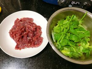 芹菜炒牛肉㊙️低脂低卡！理想燃料三日生酮食谱‼️的做法 步骤2