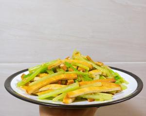 芹菜炒香干(豆腐干)的做法 步骤6