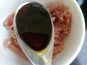 芹菜炒肉丝的做法 步骤2