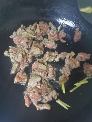 超级下饭又简单的芹菜炒牛肉的做法 步骤5