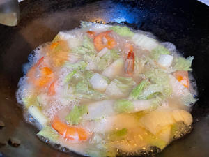 白菜大虾炖粉丝的做法 步骤13