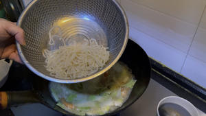 白菜大虾炖粉丝的做法 步骤14