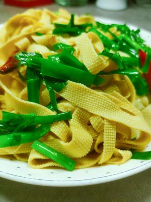 快手韭菜炒千张的做法 步骤7