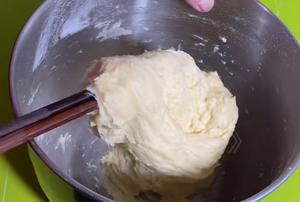 不用揉面，不用擀皮的韭菜鸡蛋发面馅饼的做法 步骤2