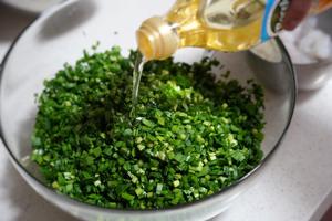 韭菜盒子（超好吃）的做法 步骤7