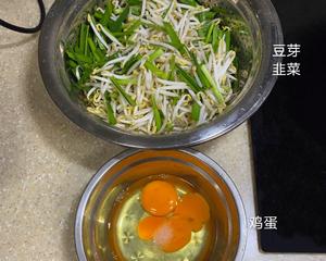 豆芽韭菜炒鸡蛋，三分钟搞定～！的做法 步骤1
