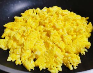 薄皮大馅韭菜鸡蛋饼的做法 步骤9