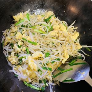 素炒合菜（豆芽韭菜炒鸡蛋）的做法 步骤11