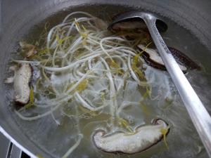 汆肉米线（简单快手）的做法 步骤7