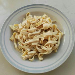 韭菜炒干豆腐的做法 步骤1