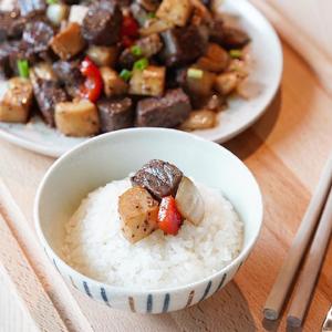 牛肉嫩度?的黑椒杏鲍菇炒牛肉粒的做法 步骤9