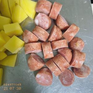 烧烤风味的土豆小香肠的做法 步骤2