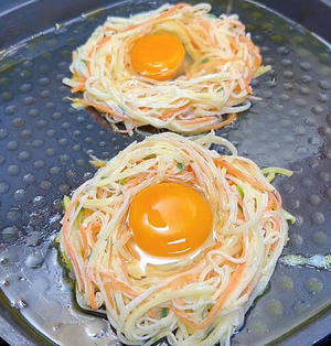快手早餐饼（土豆鸡蛋饼）的做法 步骤5