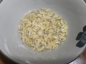鲜味十足的虾皮白菜汤的做法 步骤3