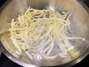 白菜炝锅面的做法 步骤5