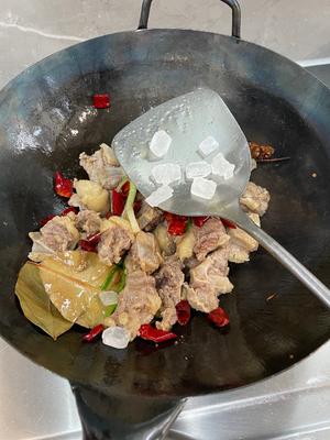 一锅同时炖做两种口味牛腩（萝卜牛腩、番茄牛腩）的做法 步骤8