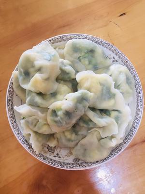 不出水的韭菜鸡蛋饺子馅的做法 步骤4