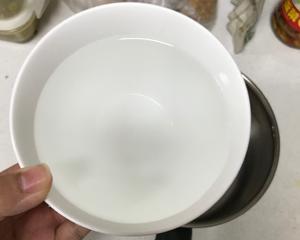 馄饨、云吞、一肉三馅馄饨、水饺馅、韭菜肉馅、皮蛋馄饨、冬季暖胃食品、万能肉馅的做法 步骤2