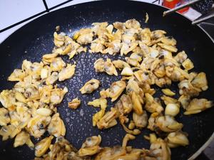 韭菜炒花甲肉的做法 步骤5