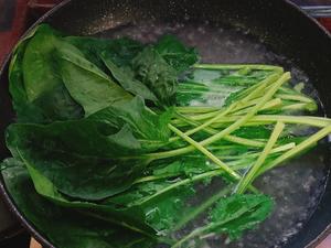 解馋减脂餐！酸辣开胃又下饭的菠菜拌金针菇的做法 步骤9