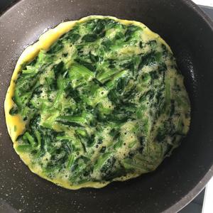 【减脂期】无油菠菜鸡蛋饼的做法 步骤3