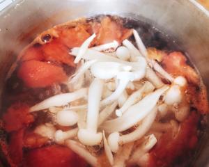 无油减脂蔬菜汤(西红柿鸡蛋菠菜豆腐白玉菇)的做法 步骤4