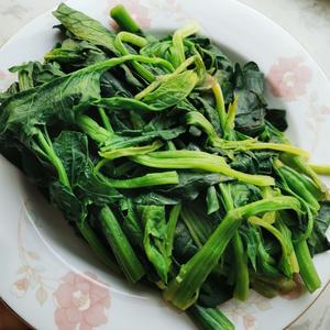 菠菜炒鸡蛋（不涩不腥！）的做法 步骤1