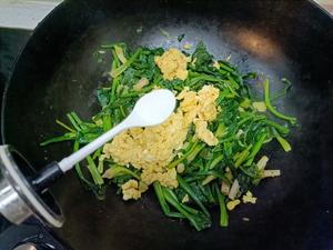 低脂家常菜菠菜炒鸡蛋的做法 步骤8