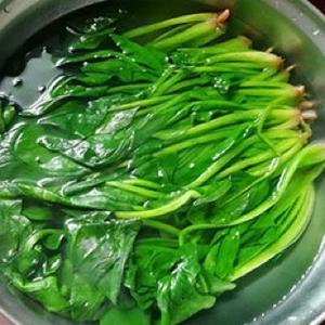 菠菜炒鸡蛋的做法 步骤2