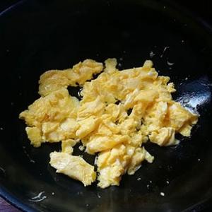 菠菜炒鸡蛋的做法 步骤4