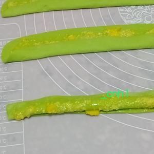 如面包美味的黄油椰蓉菠菜卷 *花儿馒头189的做法 步骤12