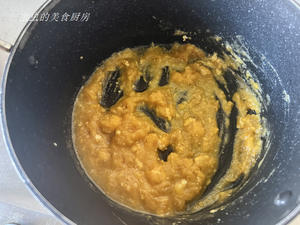 紫薯芋泥咸蛋黄软欧包的做法 步骤4