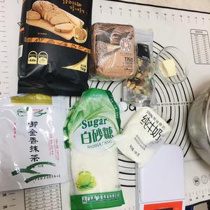 抹茶麻薯紫薯肉松欧包（揉面不到十五分钟）的做法 步骤1