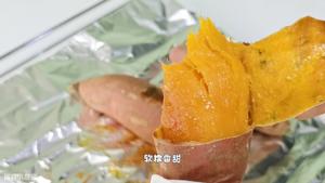 烤红薯好吃的秘诀在这里！软糯香甜还流糖油，太诱人啦的做法 步骤2