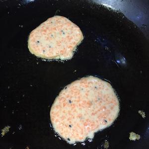 胡萝卜鸡蛋饼（宝宝辅食）的做法 步骤3
