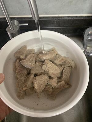 胡萝卜烧牛肉的做法 步骤4