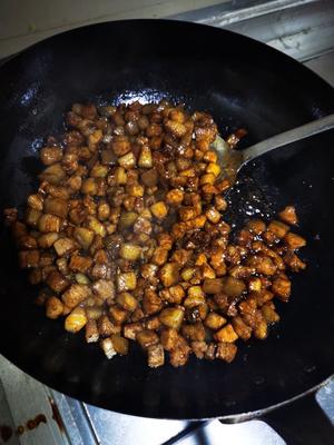 青菜香菇胡萝卜肉丁包子馅，青菜嘎嘣脆，秋冬来上一笼热腾腾的包子的做法 步骤6