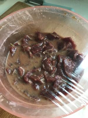 胡萝卜炒嫩牛肉的做法 步骤9