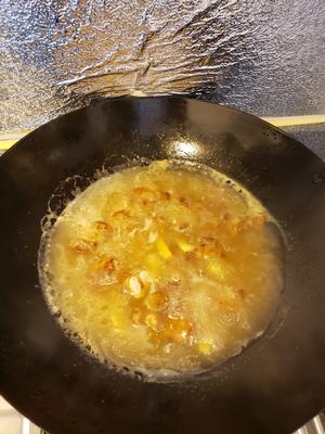 椰汁排骨腊肠芋头煲的做法 步骤6