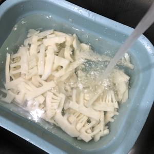春天的味道——笋片炒肉的做法 步骤6