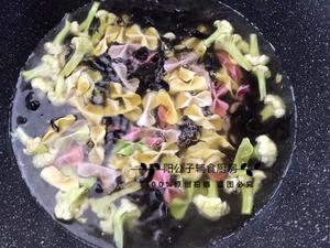 木耳花椰菜蝴蝶面的做法 步骤6