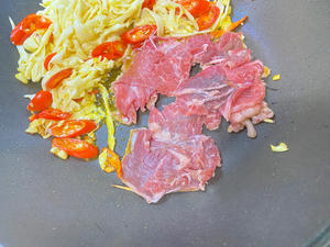?糯米笋炒黄牛肉‼️好吃快手还下饭?的做法 步骤3