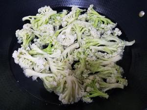 品云炒肉片椰菜花的做法 步骤1