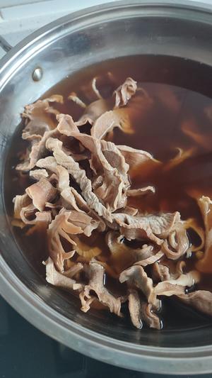 笋干烧五花肉（附开水泡发方法）的做法 步骤2