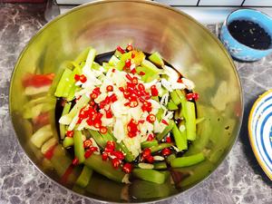 春日美食之凉拌莴笋（莴苣）的做法 步骤2