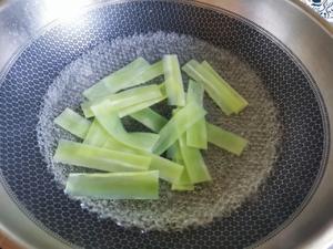 凉拌脆爽莴笋结的做法 步骤5