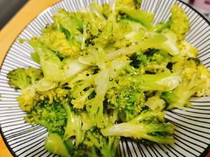 炝拌西蓝花的做法 步骤10