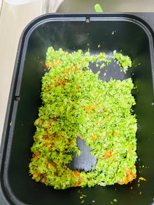 西兰花炒饭（无米）的做法 步骤6