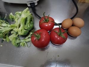 美味减脂餐/西兰花番茄炒鸡蛋的做法 步骤1